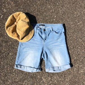 🧁 Rue21 “get the lift” midi shorts size 9/10 🧁